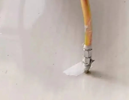 桂林市瓷砖空鼓维修公司专业解答在瓷砖铺贴过程中，如果使用的砂料过粗（如全部使用了粗砂），可能会导致以下问题